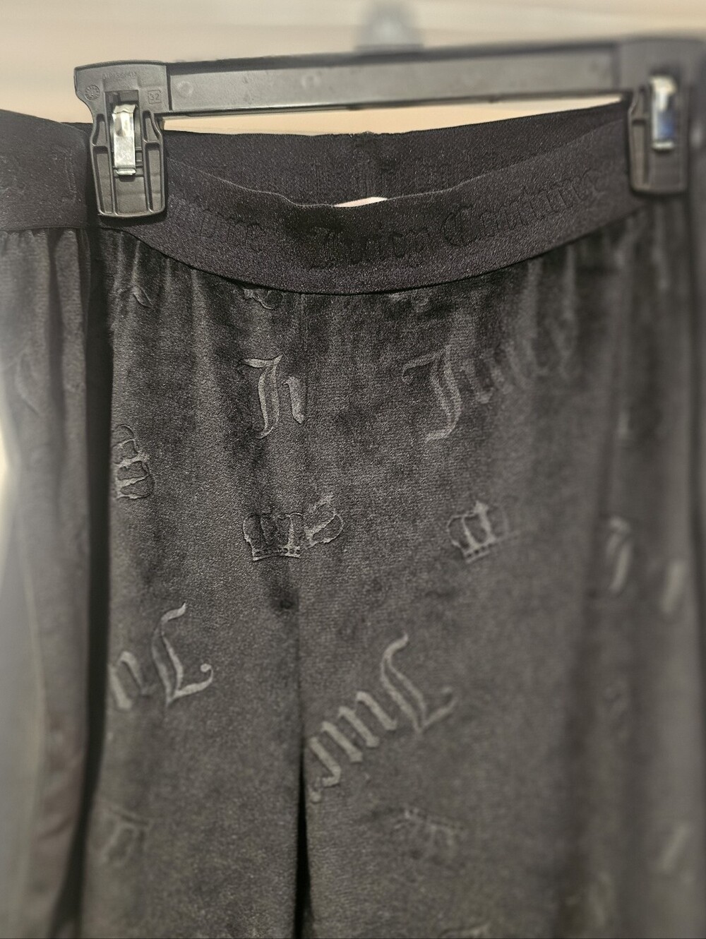 Juicy Couture Black All-ovet Embossed Monogram Velour Lounge Pants Womens M EUC